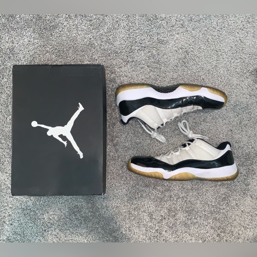 NIKE AIR JORDAN RETRO XI LOW 11 WITH BOX SIZE 11.5 CONCORD